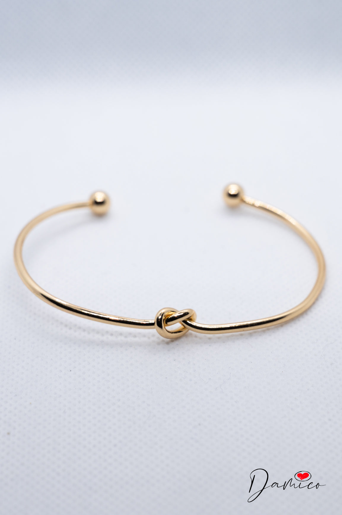 Bracciale rigido nodo