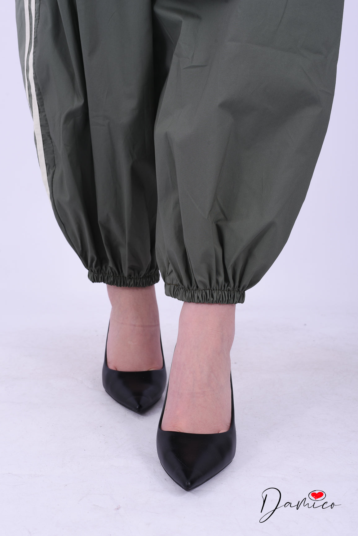 Pantaloni sportivi con polsino e bande tc