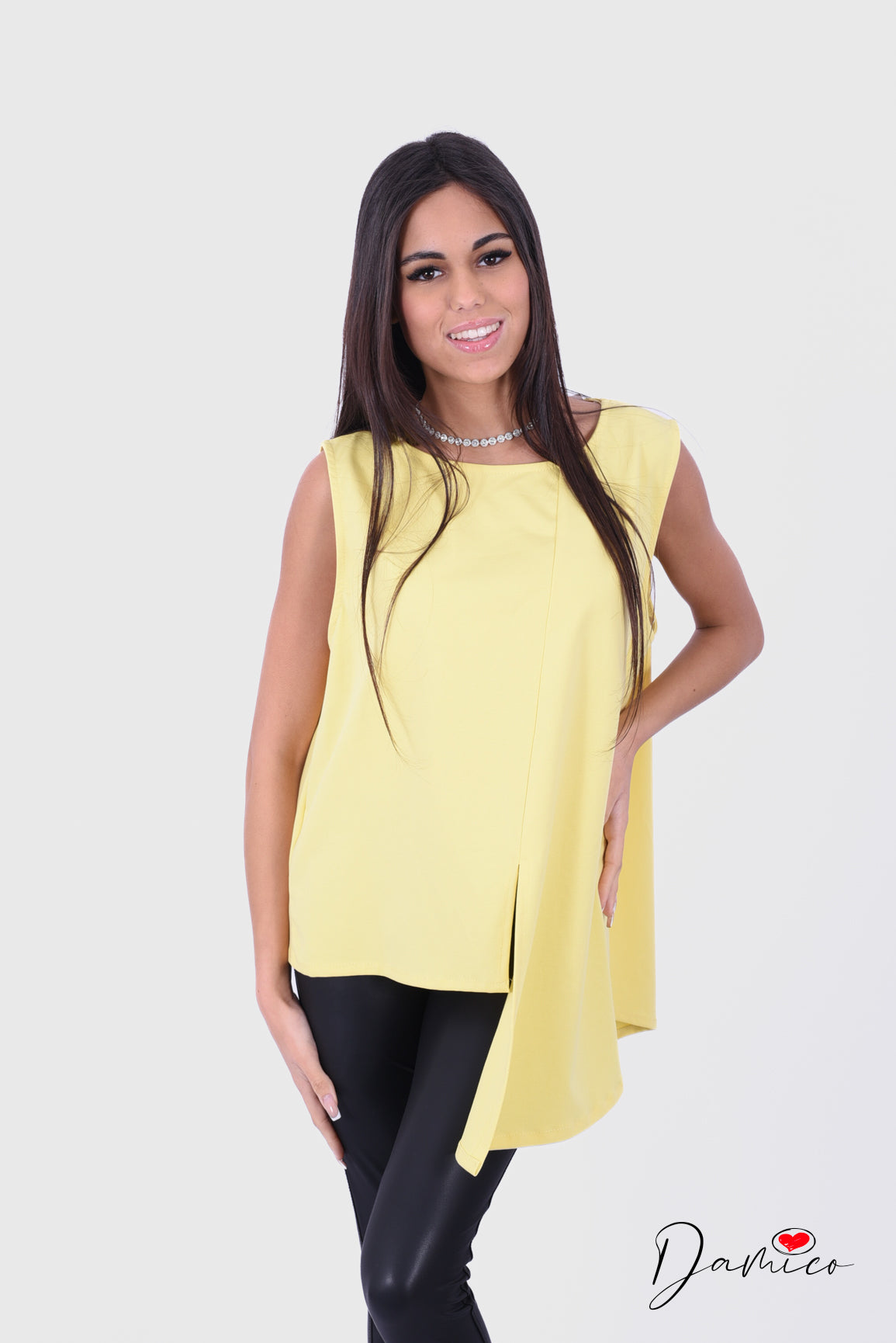 Blusa smanicata svasata