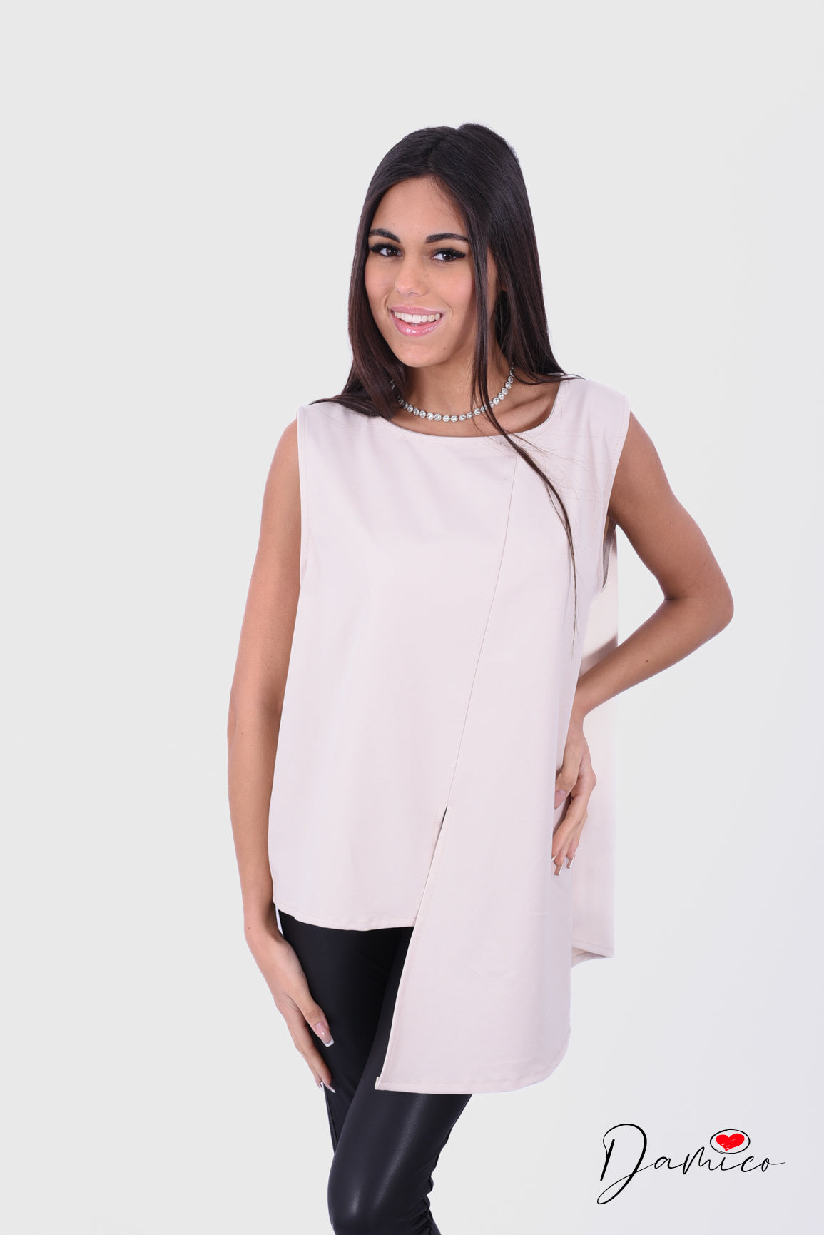 Blusa smanicata svasata