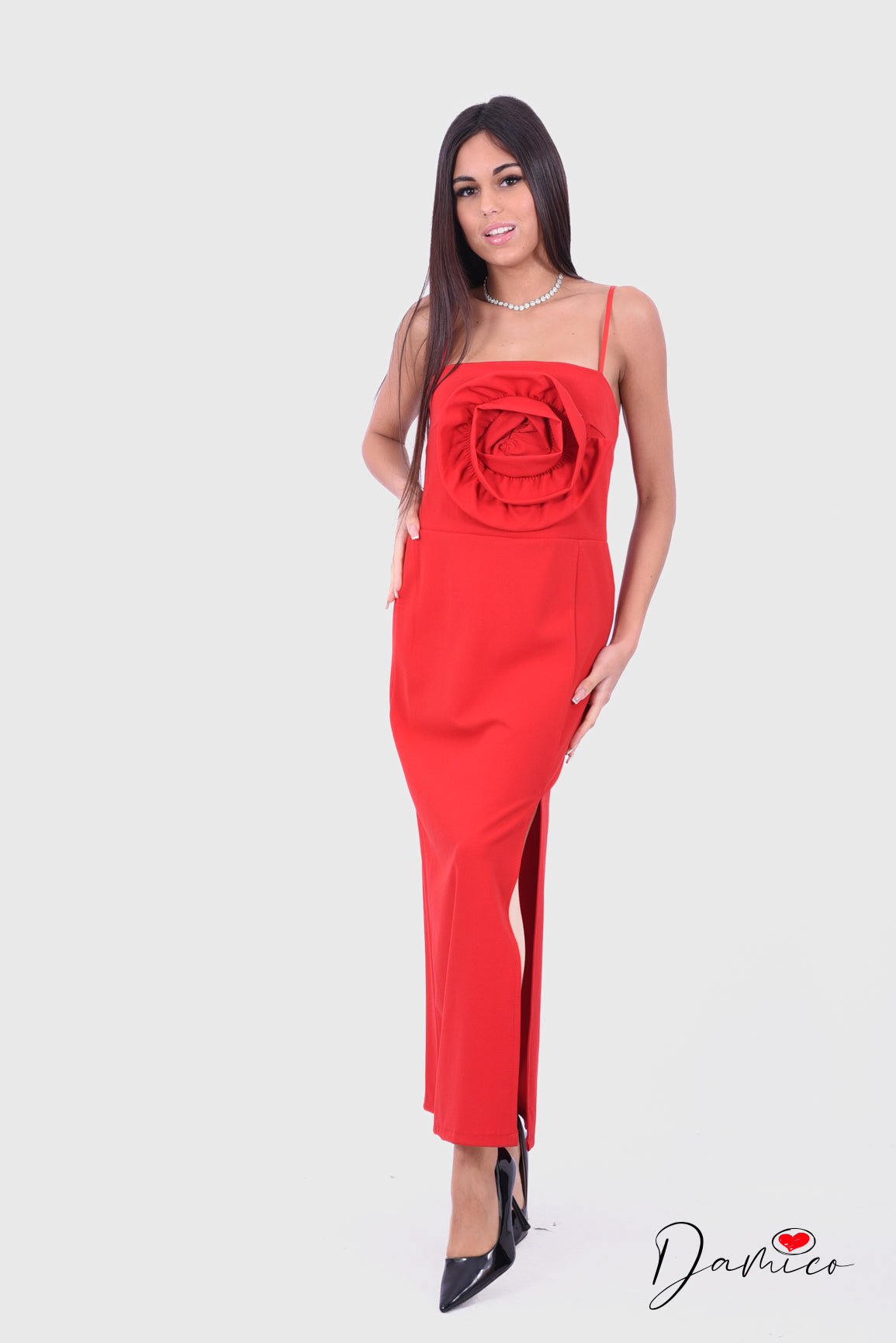 Abito aderente con rosa
