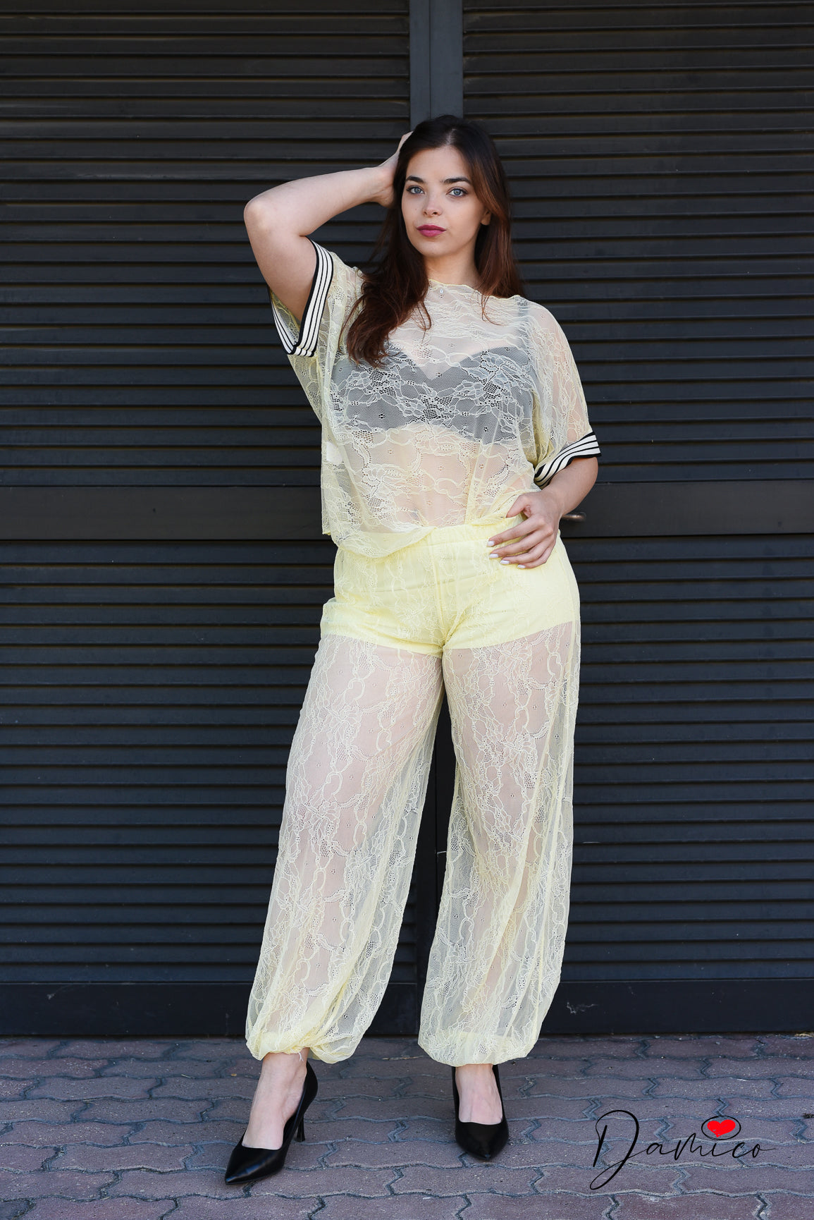 Pantaloni in pizzo con pantaloncini e elastico