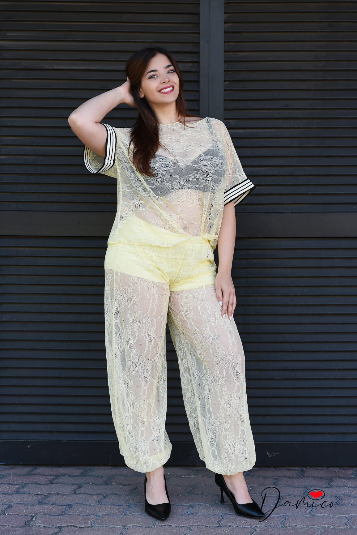 Pantaloni in pizzo con pantaloncini e elastico