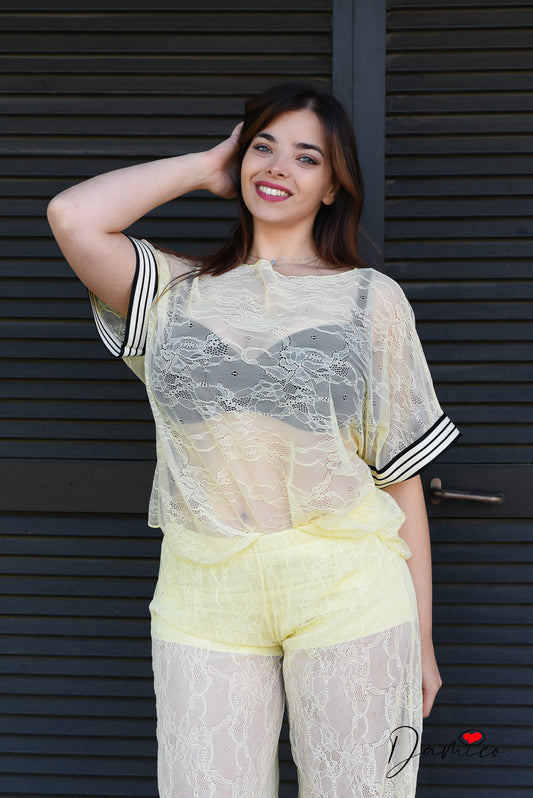 T-shirt over in pizzo bande sulla manica