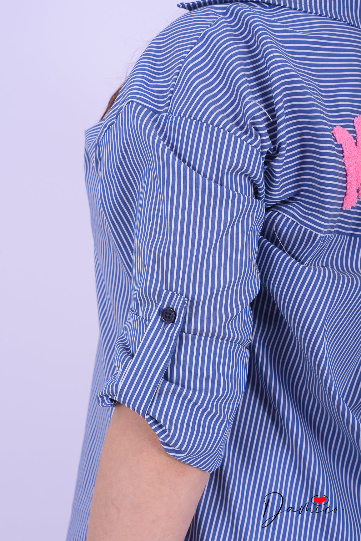 Camicia a righe con stampa cucita