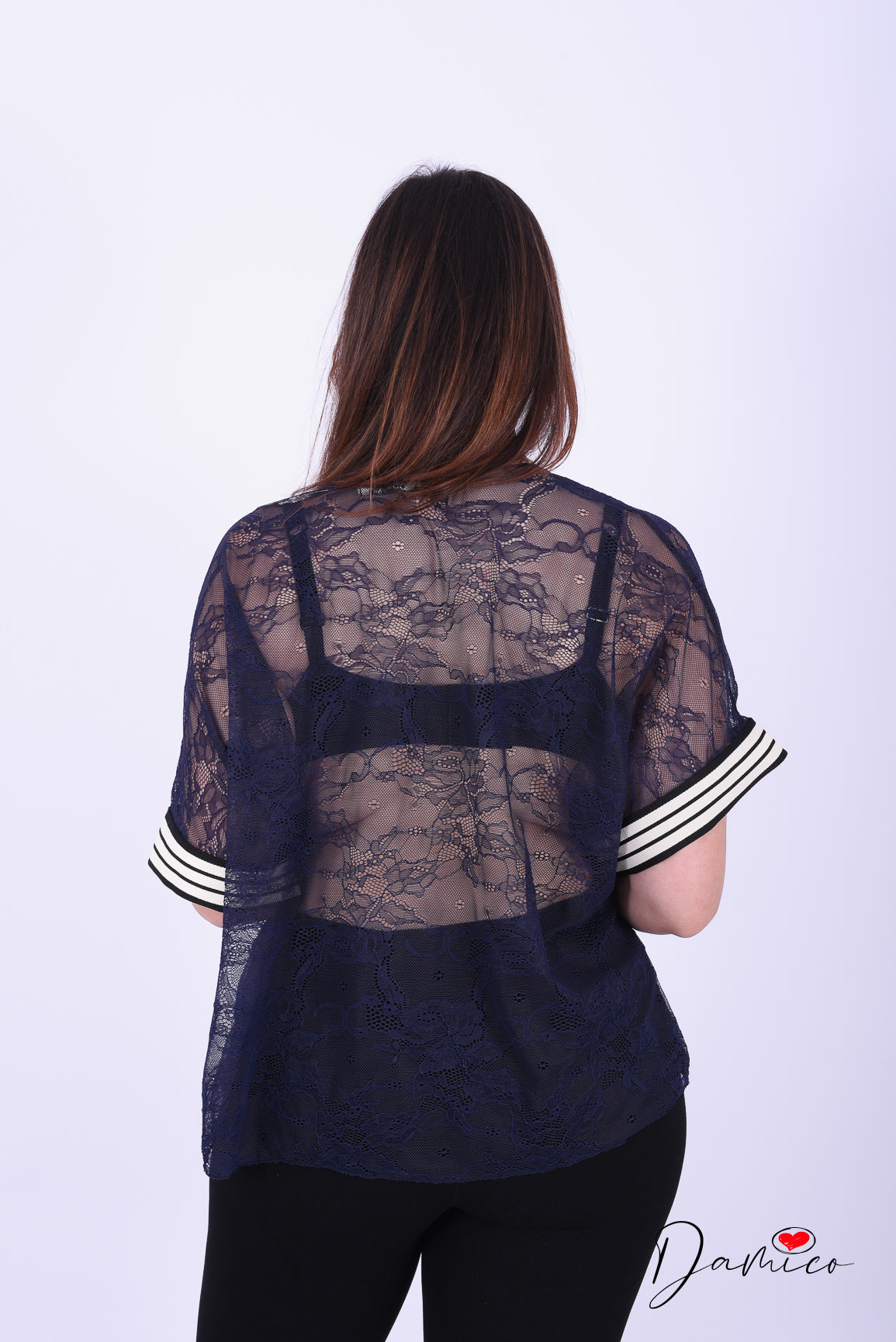 T-shirt over in pizzo bande sulla manica