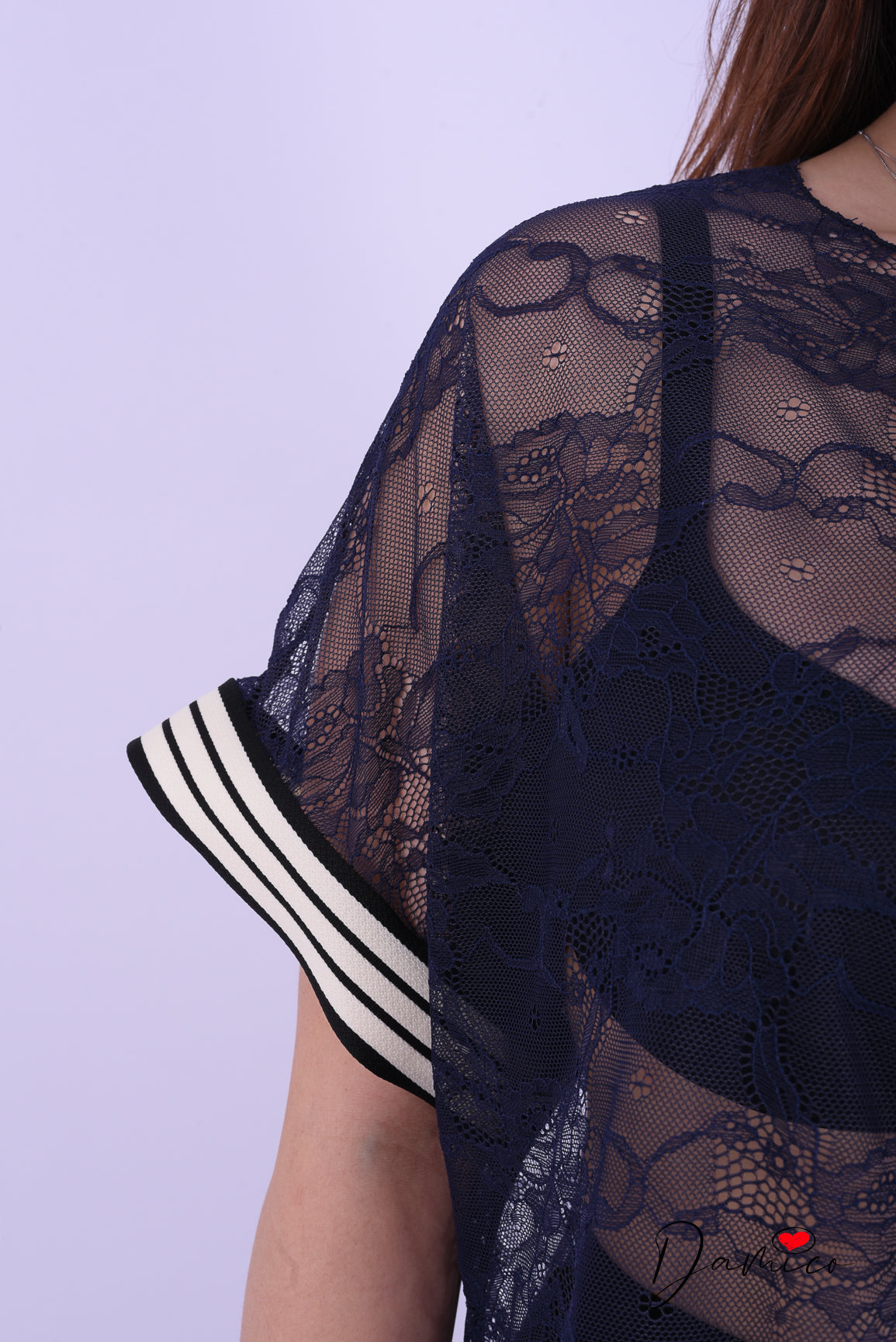 T-shirt over in pizzo bande sulla manica