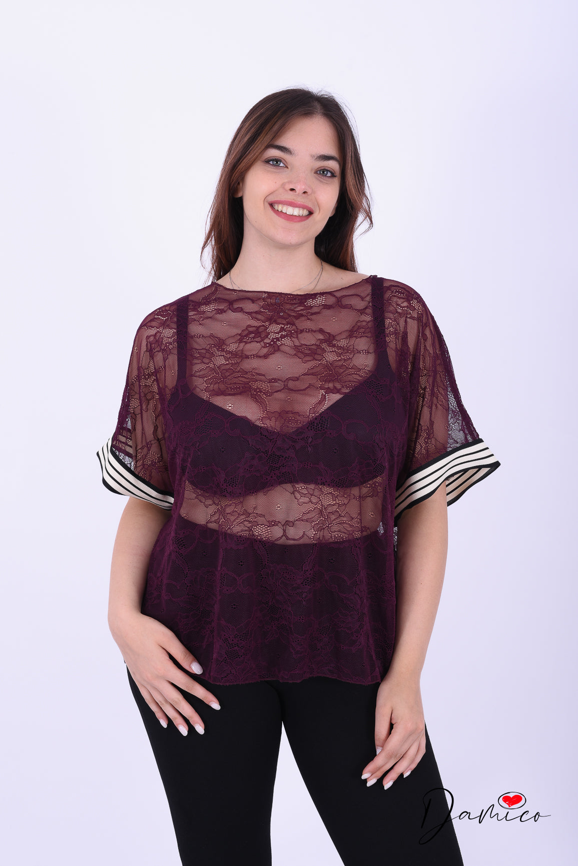 T-shirt over in pizzo bande sulla manica