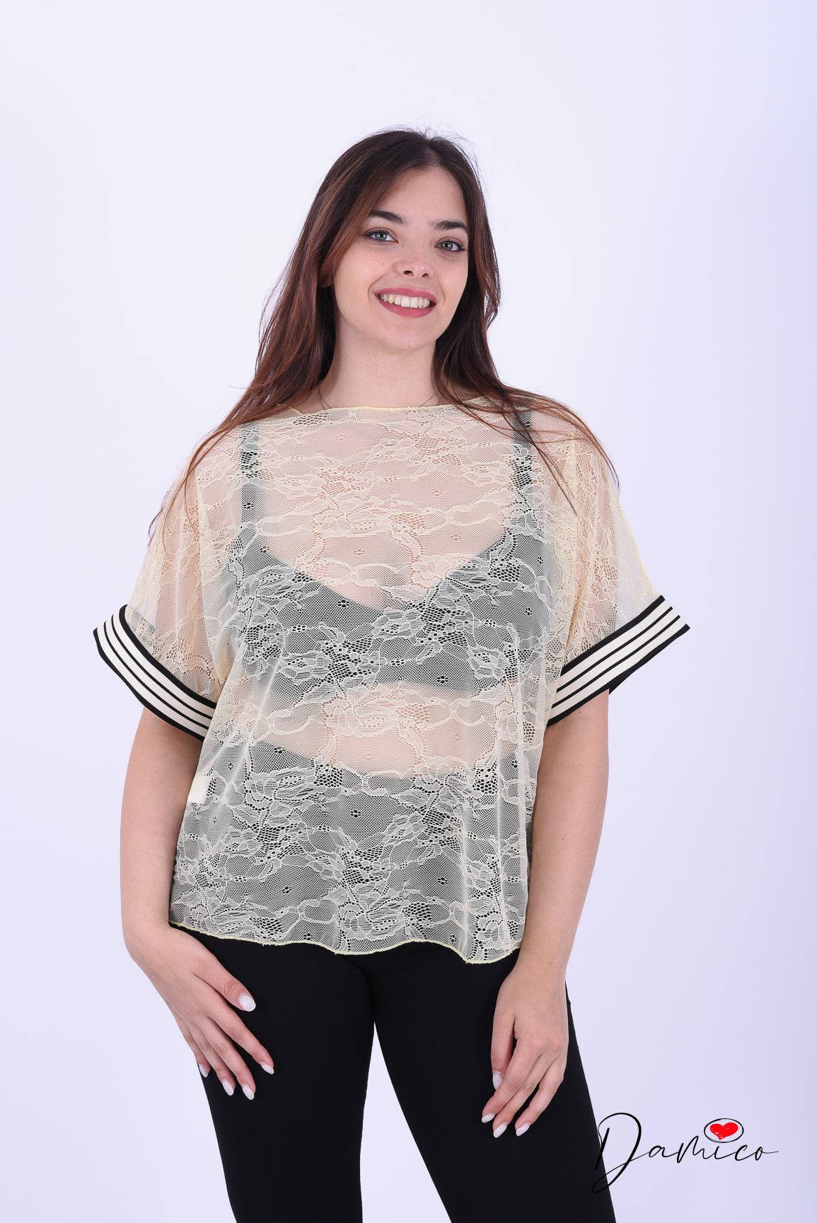 T-shirt over in pizzo bande sulla manica