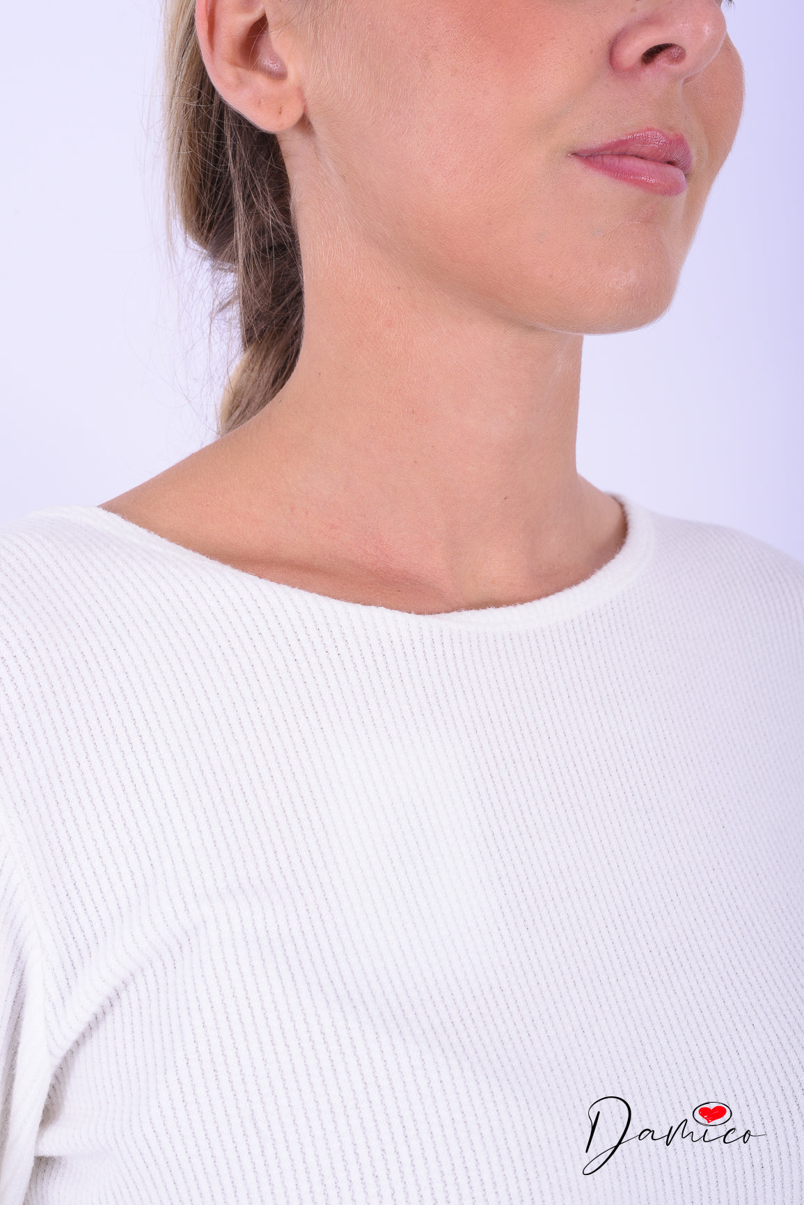 Maglia texture con collana