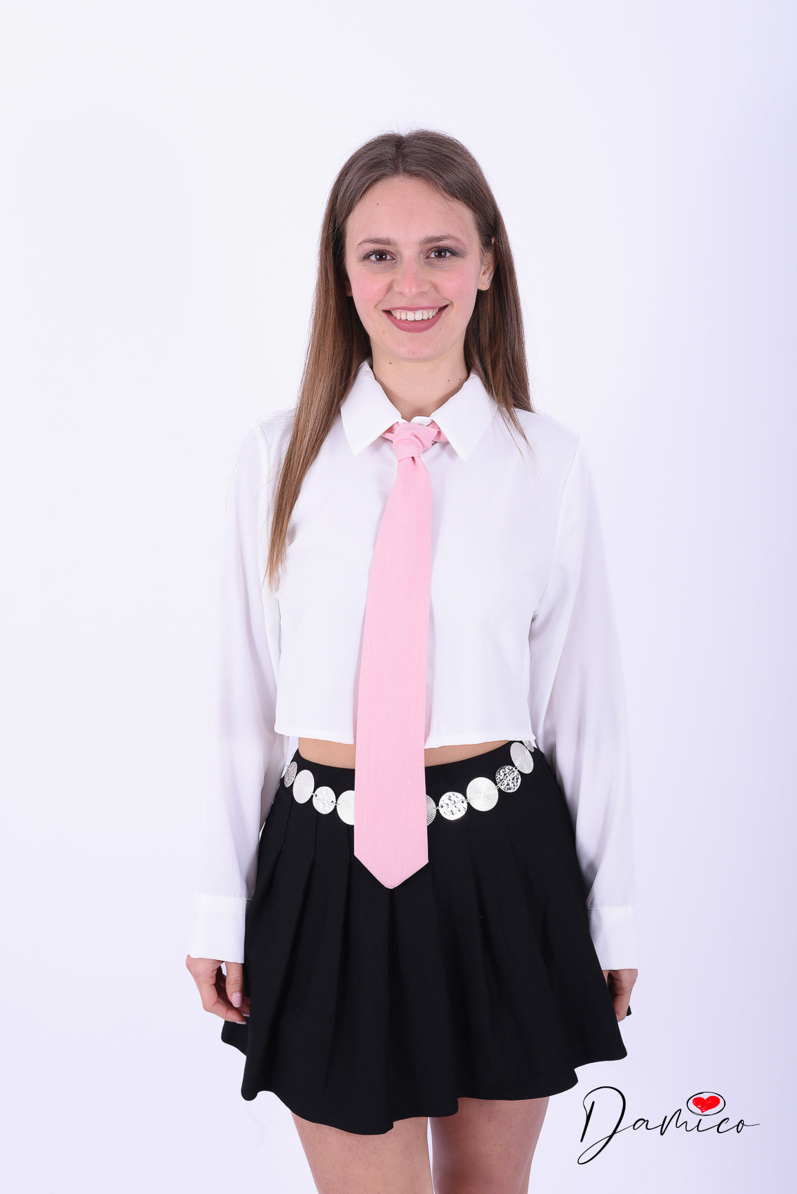 Camicia bianca crop con cravatta