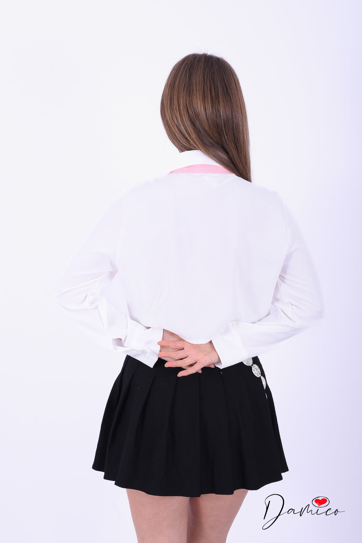 Camicia bianca crop con cravatta