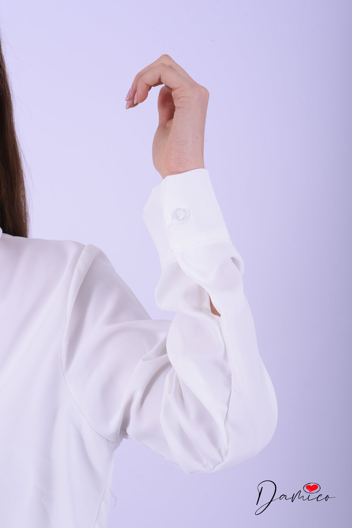 Camicia bianca crop con cravatta