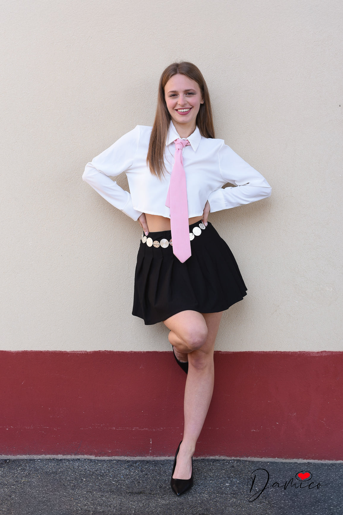 Camicia bianca crop con cravatta