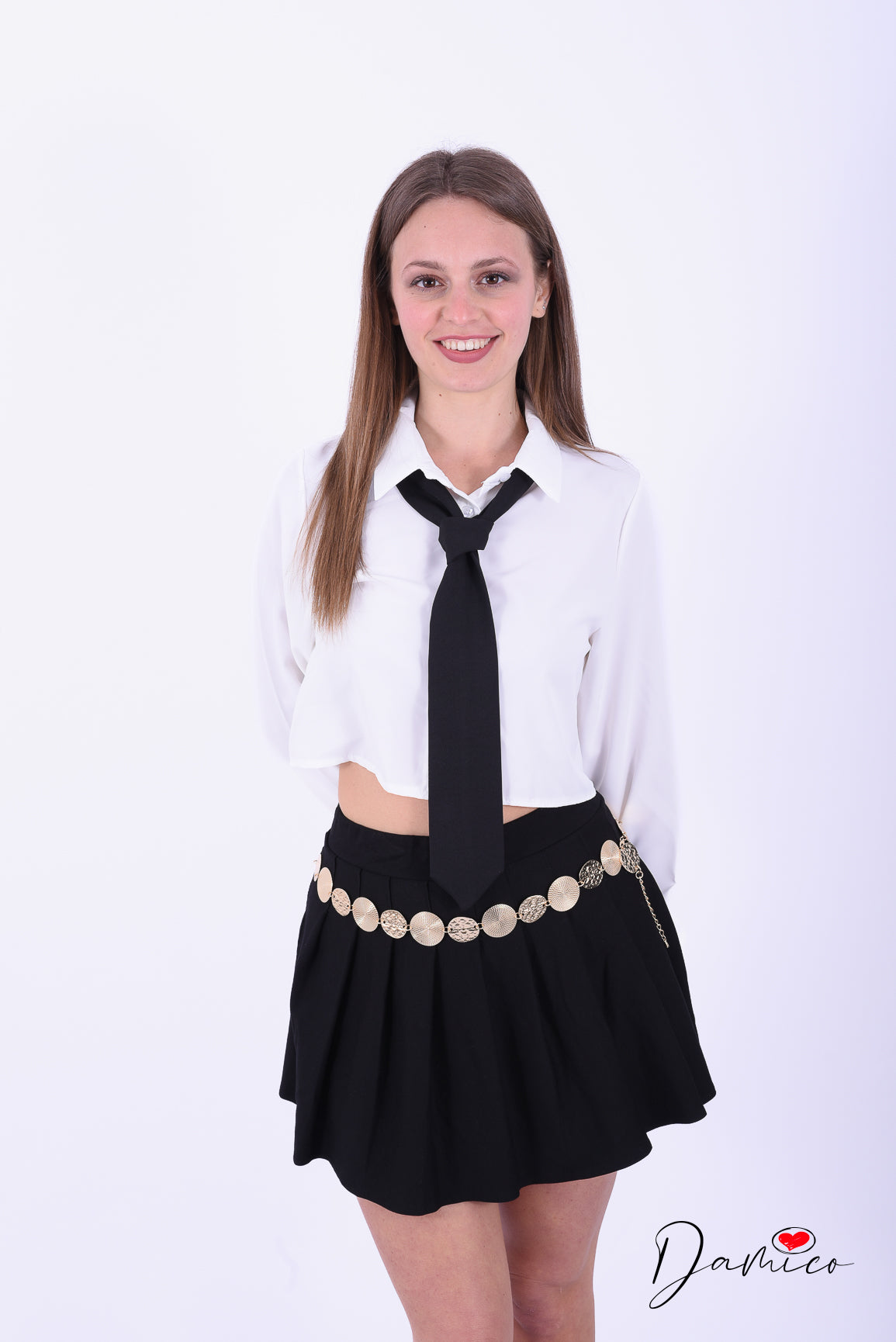 Camicia bianca crop con cravatta