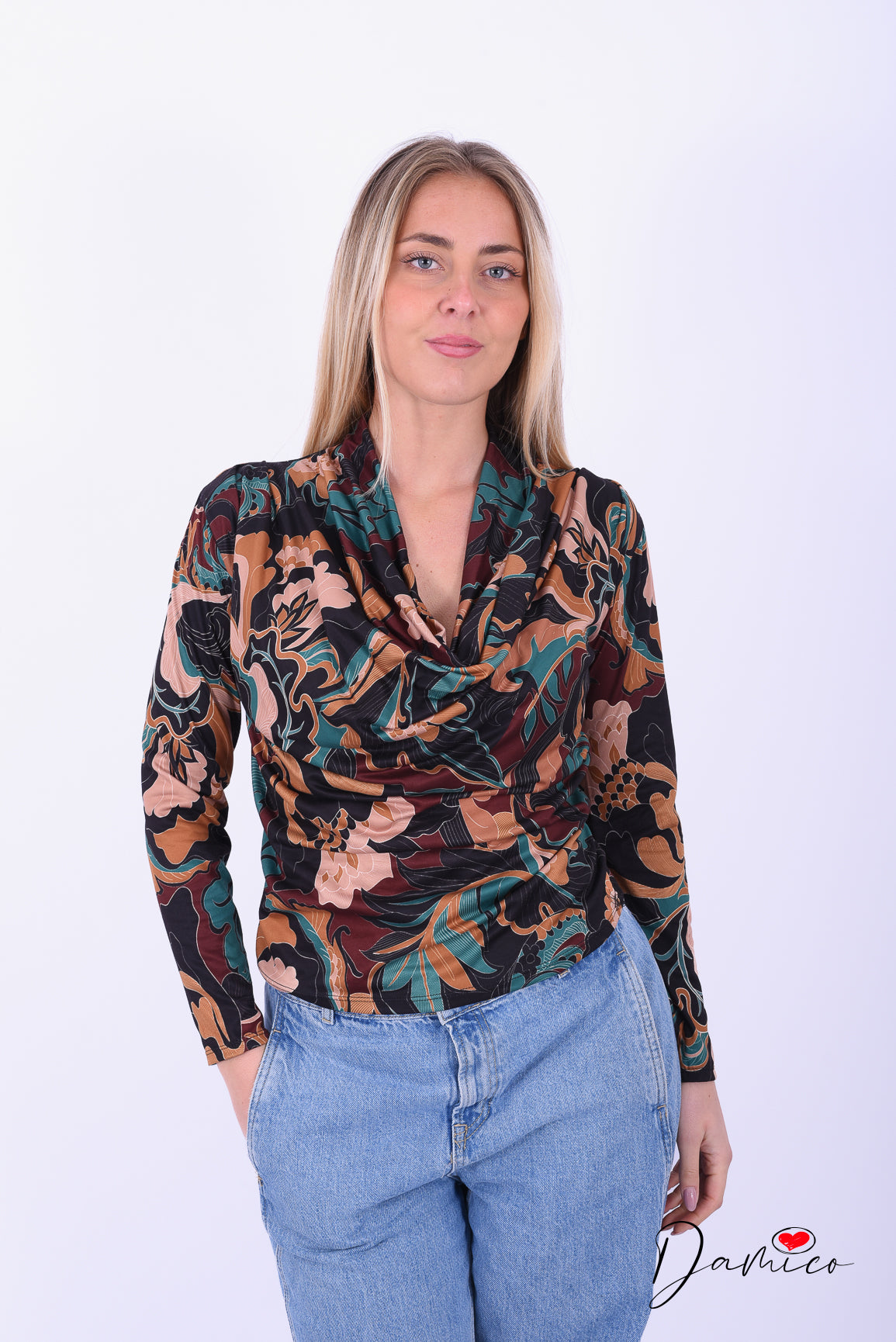 Maglia a scollo a cascata