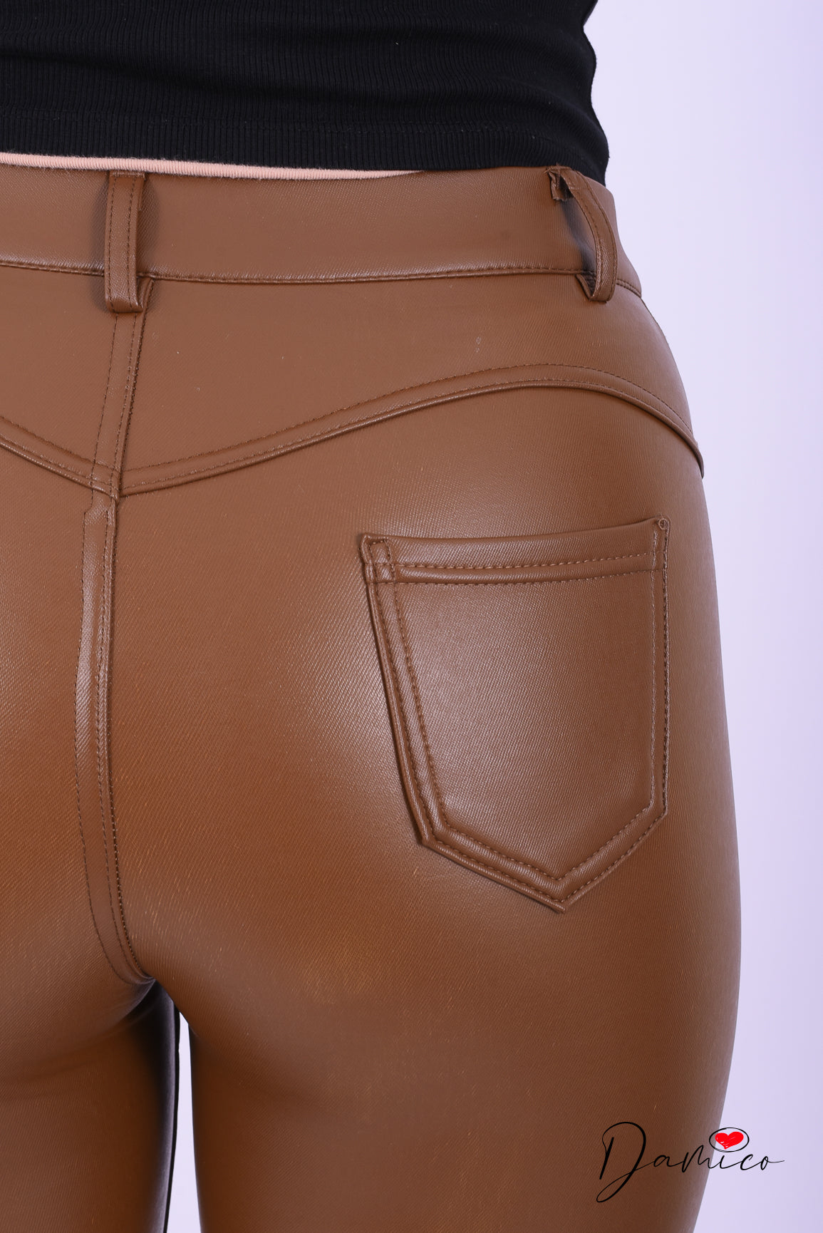 Pantaloni in eco pelle