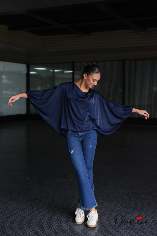 Blusa satinata pipistrello scollo a cascata