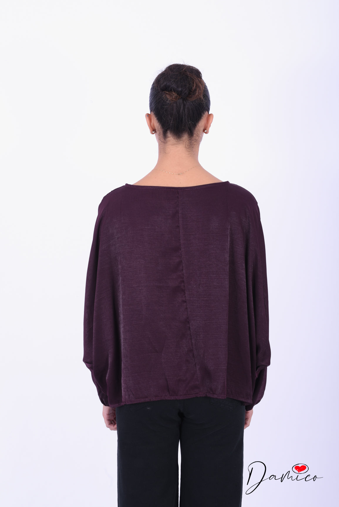 Blusa satinata pipistrello girocollo