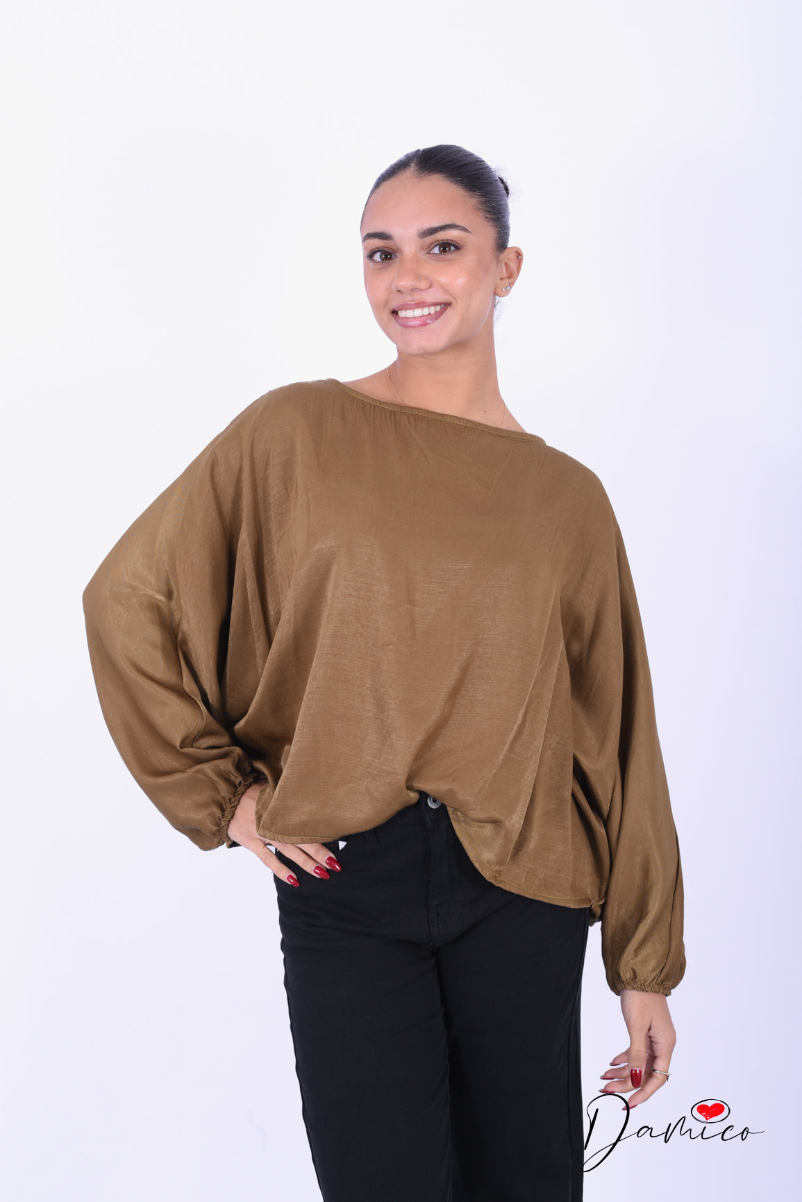 Blusa satinata pipistrello girocollo