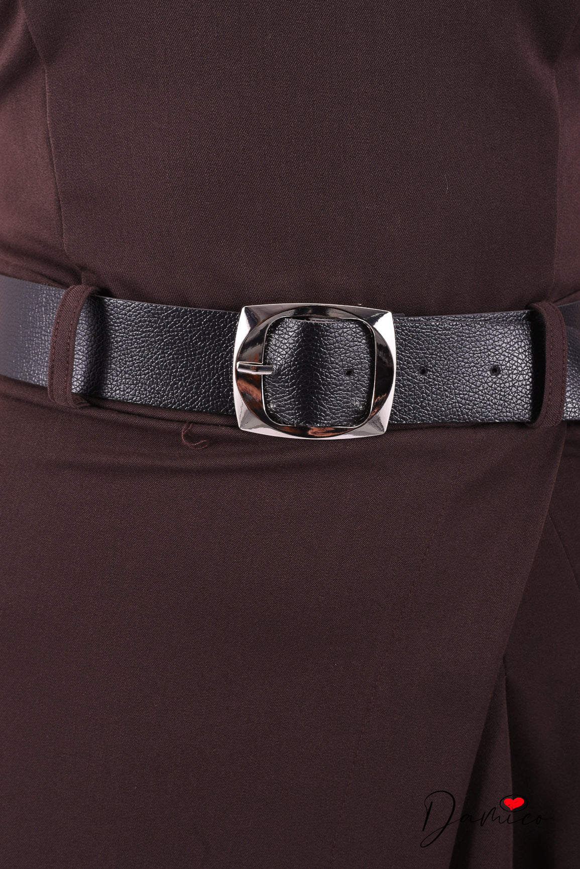 Abito smanicato con spacco