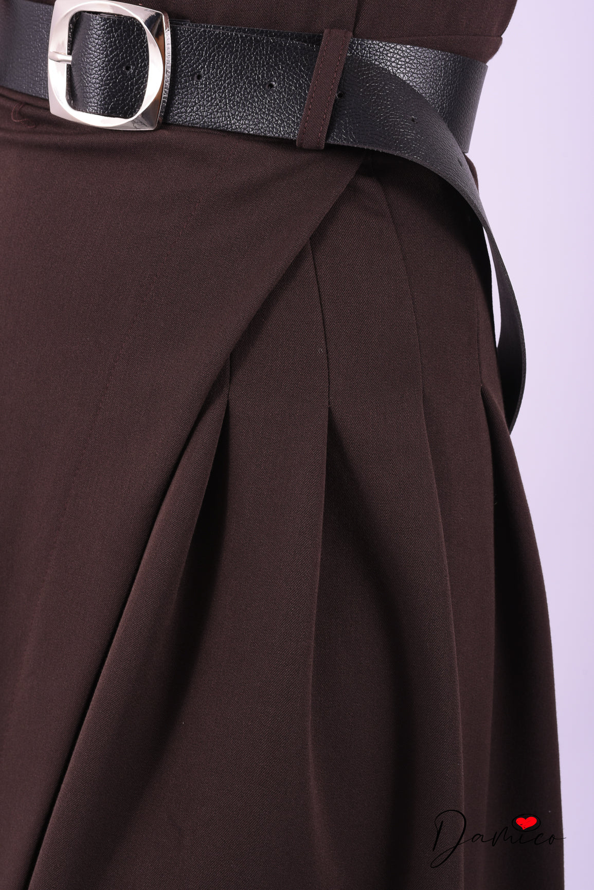 Abito smanicato con spacco