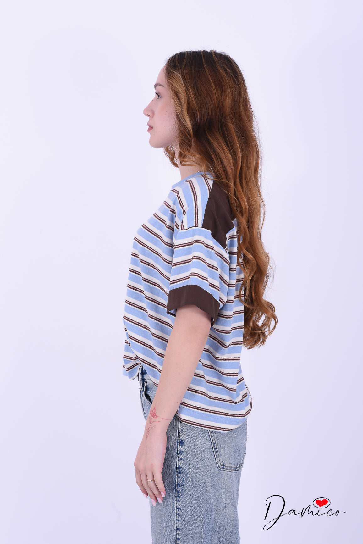 T-shirt over a righe