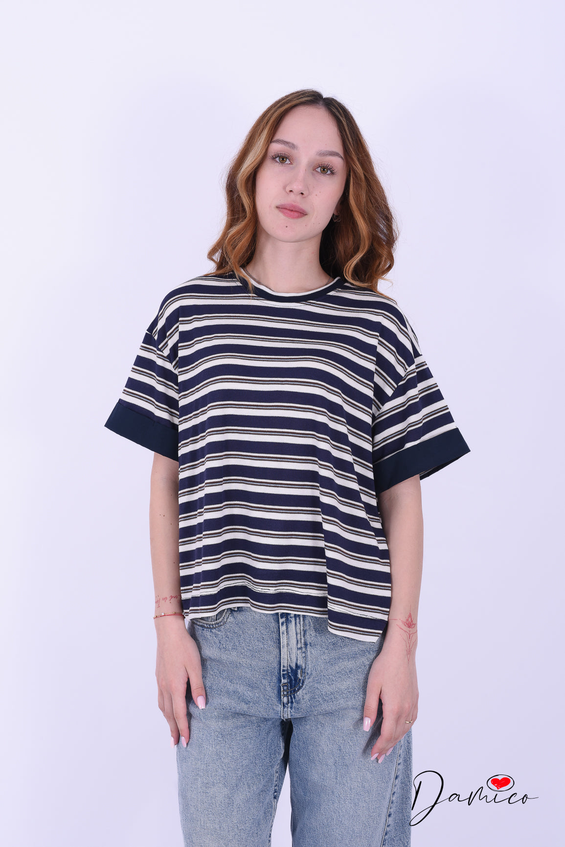 T-shirt over a righe