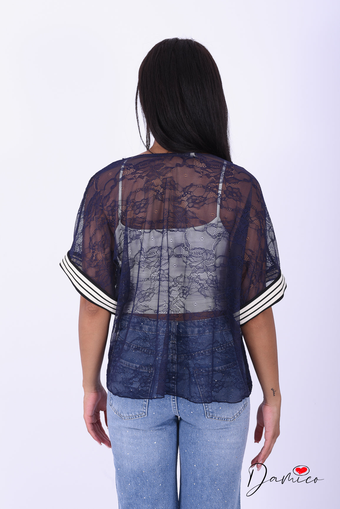 T-shirt over in pizzo bande sulla manica