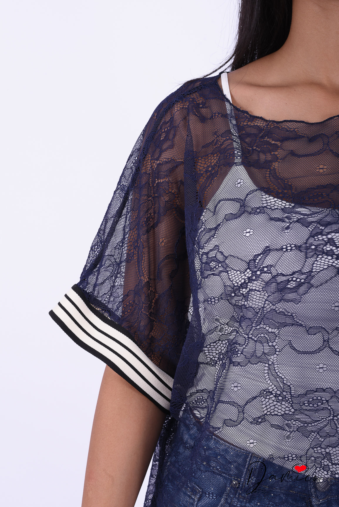 T-shirt over in pizzo bande sulla manica
