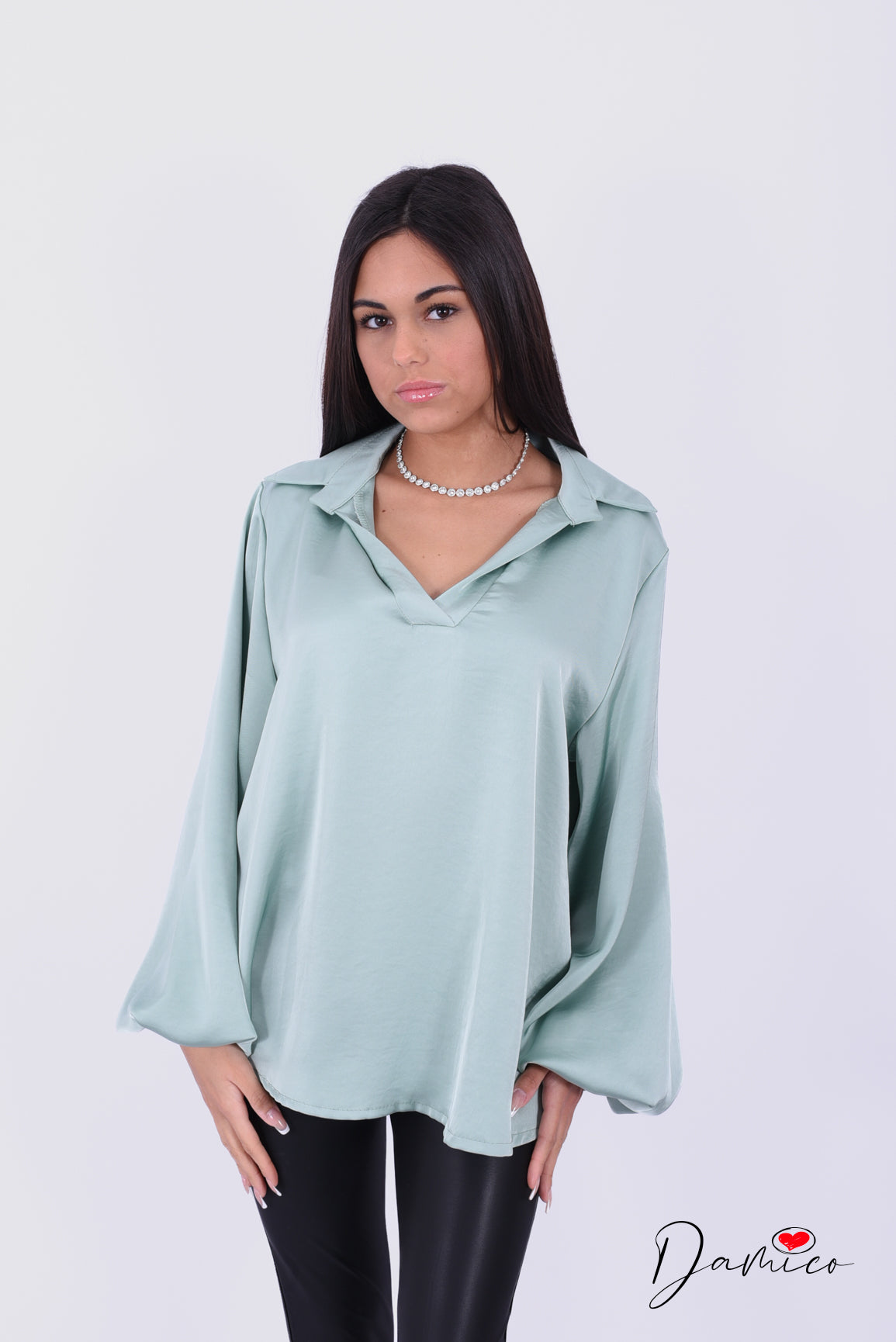 Blusa satin collo a V