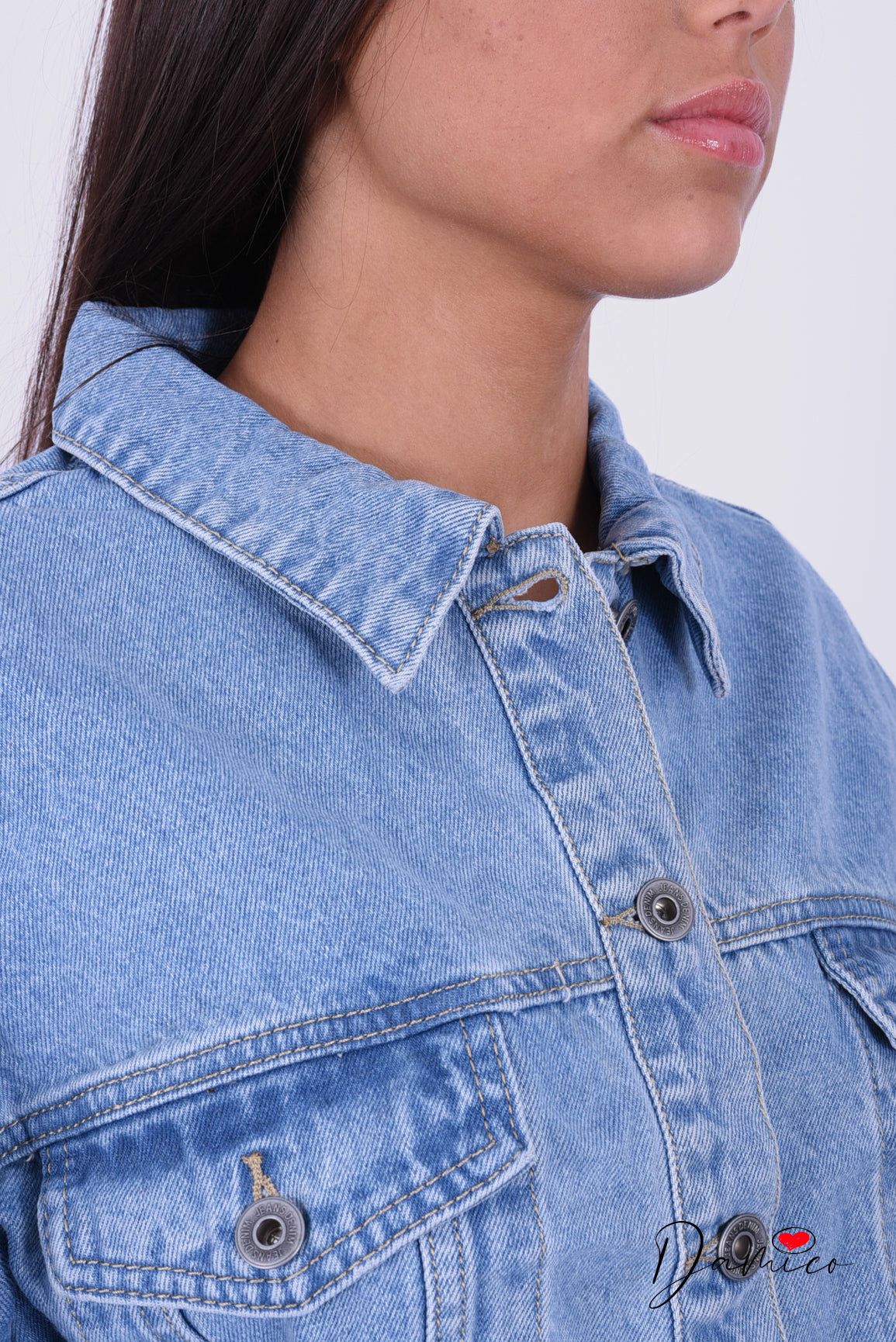 Giacca jeans rifinita con taschini