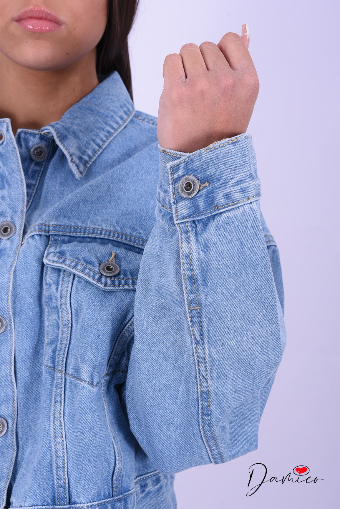 Giacca jeans rifinita con taschini