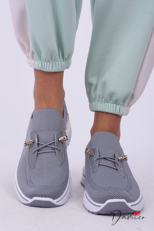 Sneakers slip on shine line