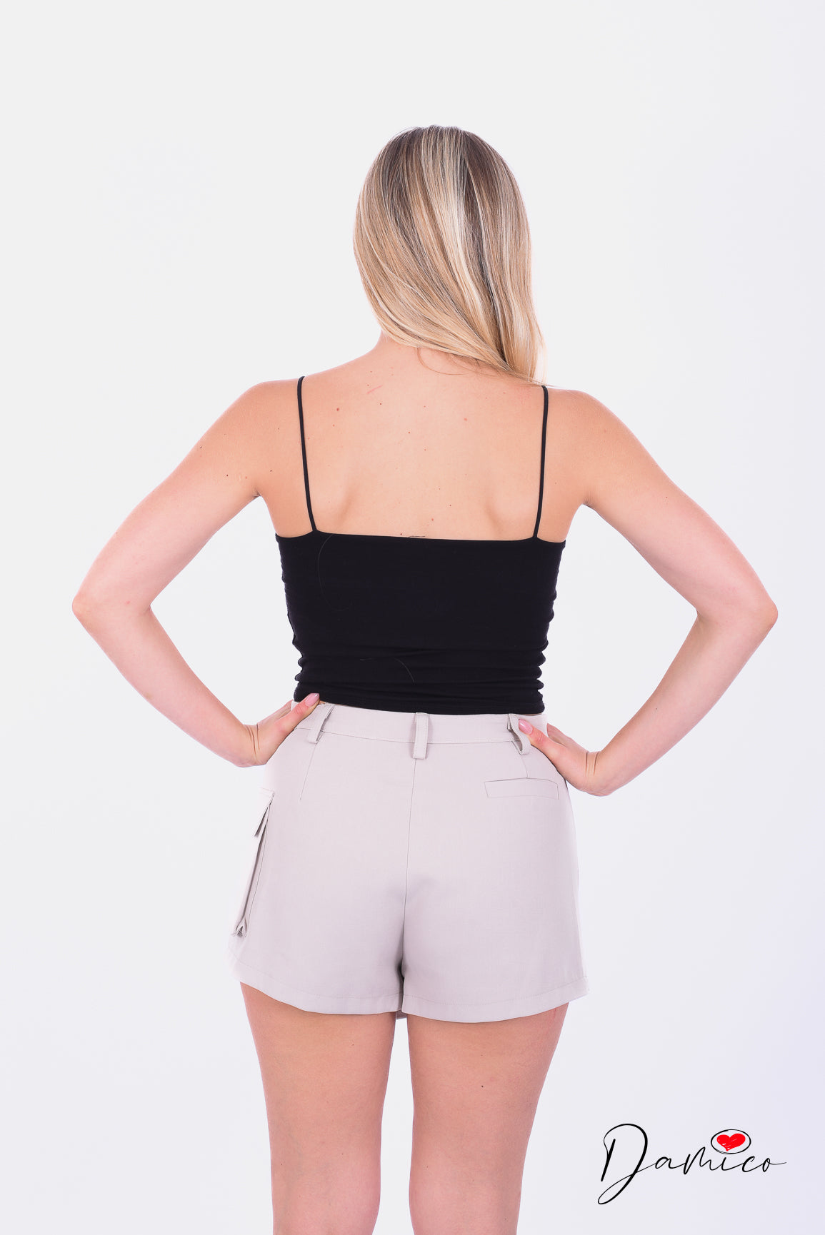 Shorts con tascone