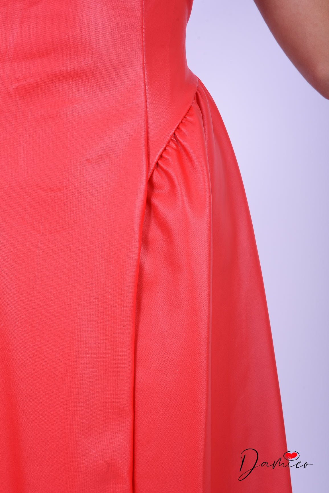 Abito eco pelle