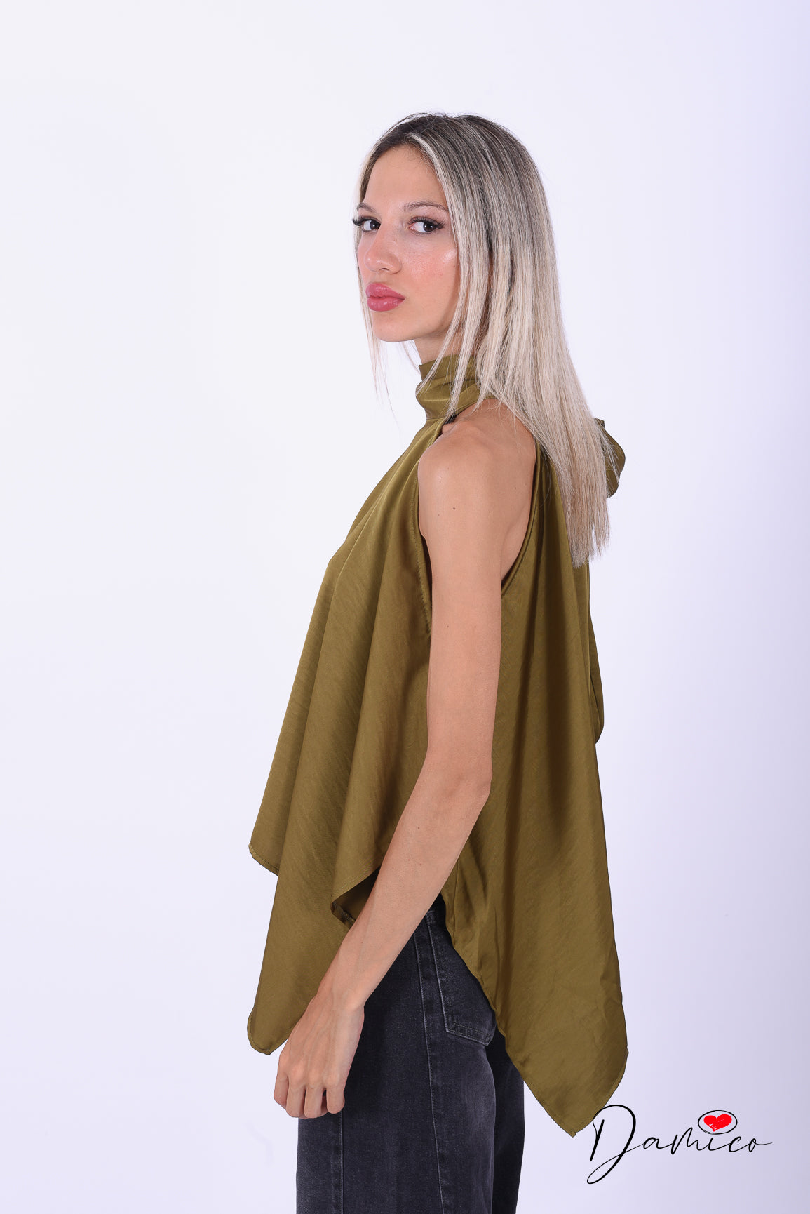 Top asimmetrico halter satin