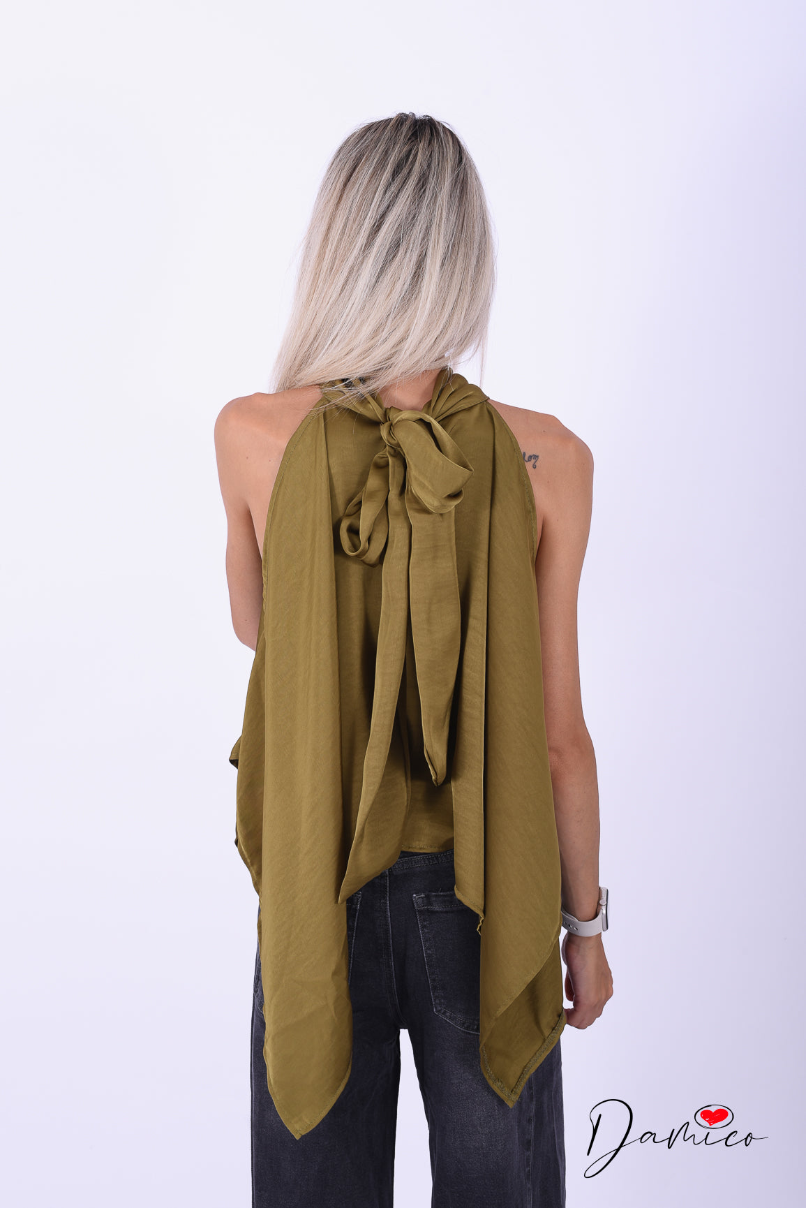 Top asimmetrico halter satin