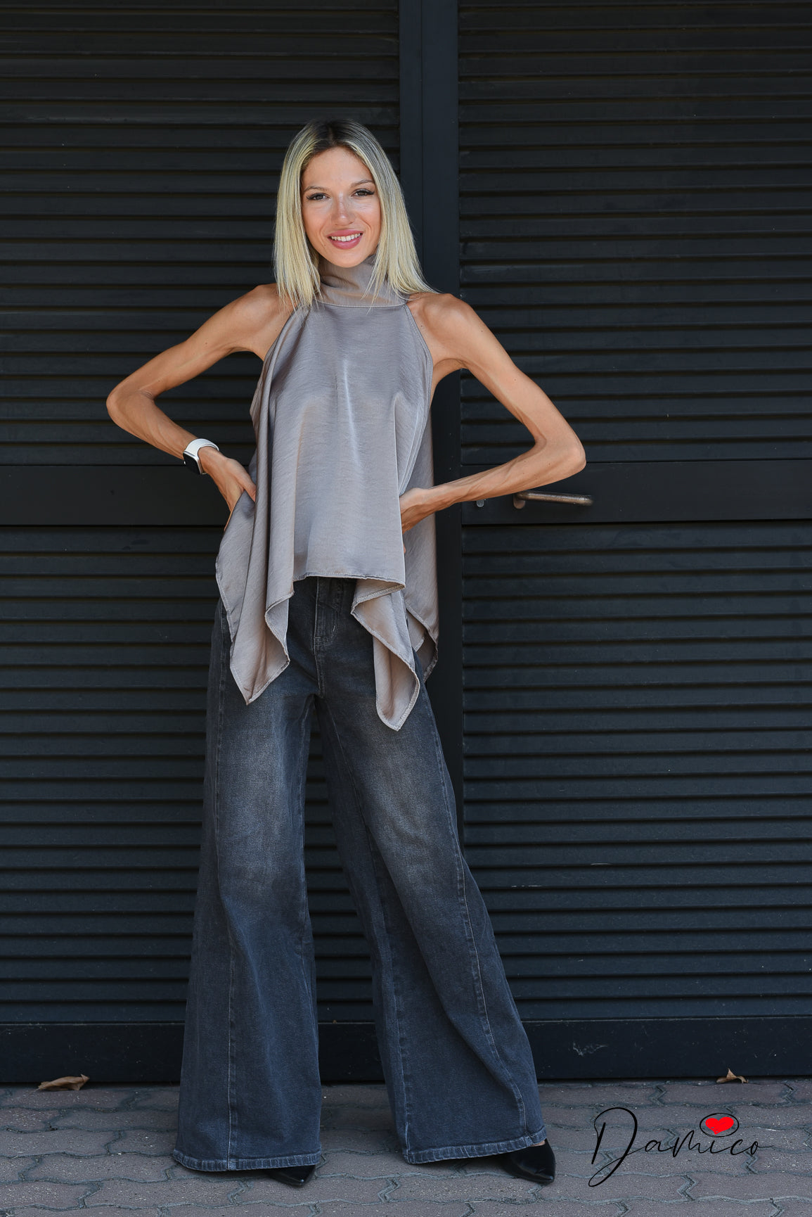 Top asimmetrico halter satin