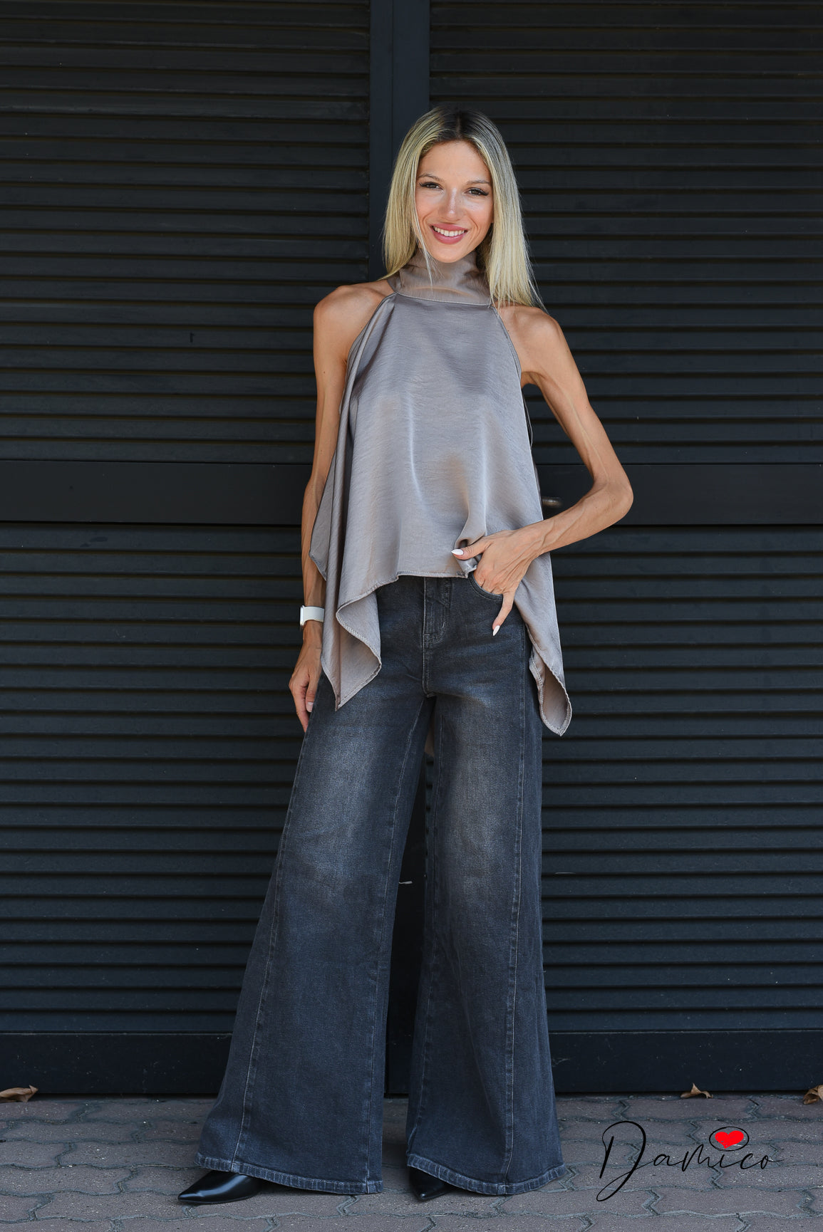 Top asimmetrico halter satin