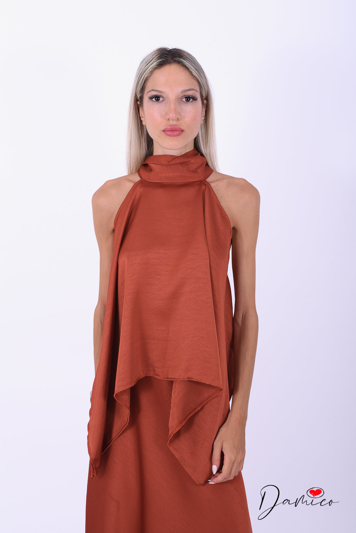 Top asimmetrico halter satin