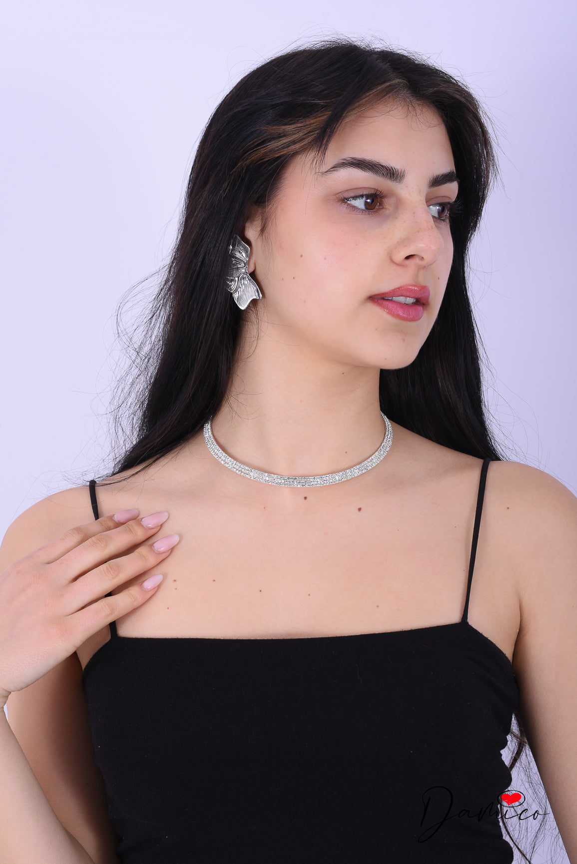 Brilliant rigid choker