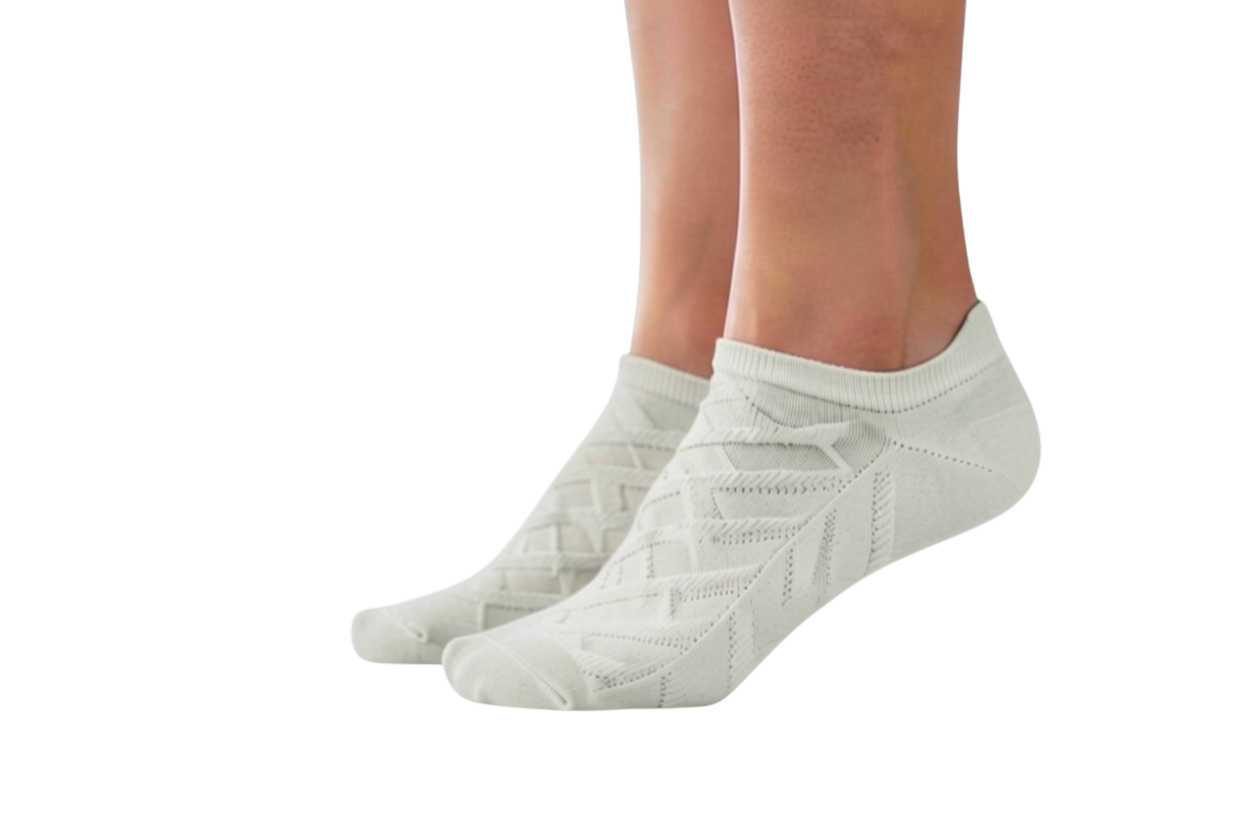 Damico Shop beige cotton ankle socks with a subtle zigzag pattern and a low-cut design.